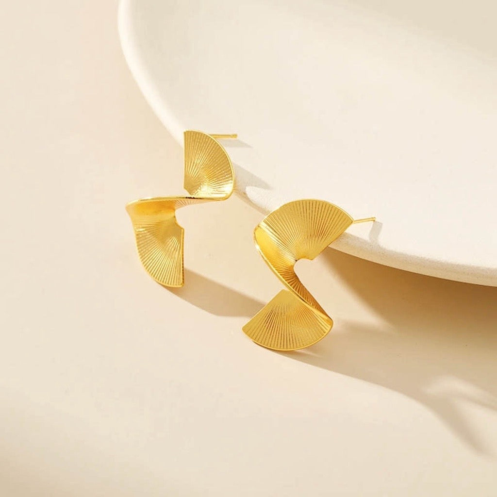 Madi Twist Earring