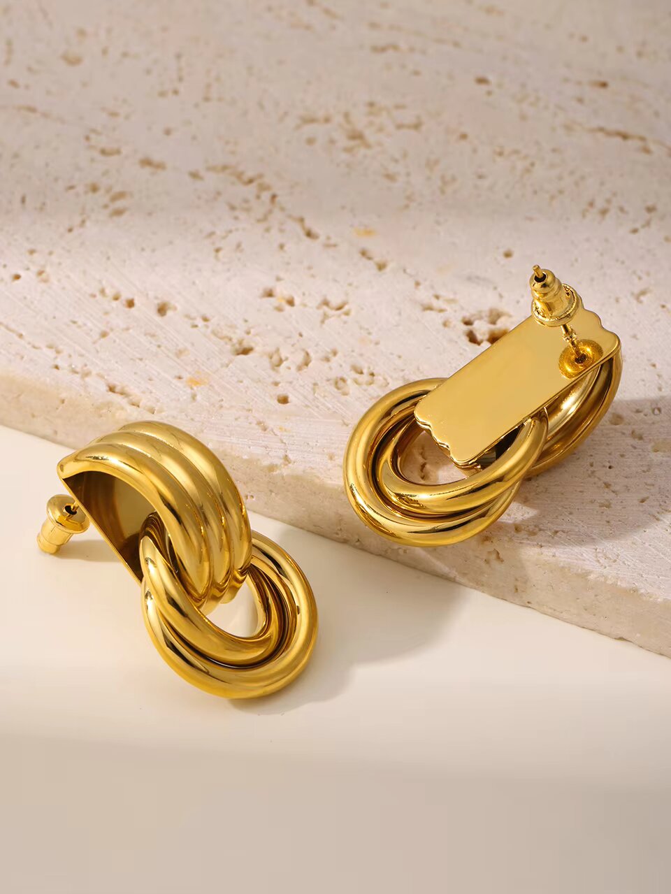Devie Stud Earring