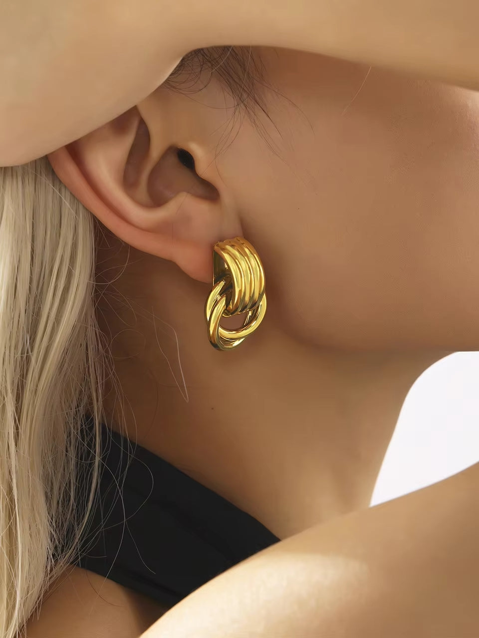 Devie Stud Earring