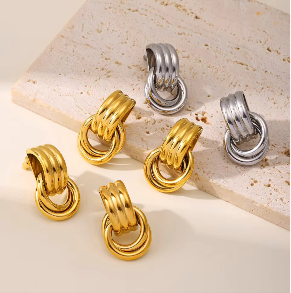 Devie Stud Earring