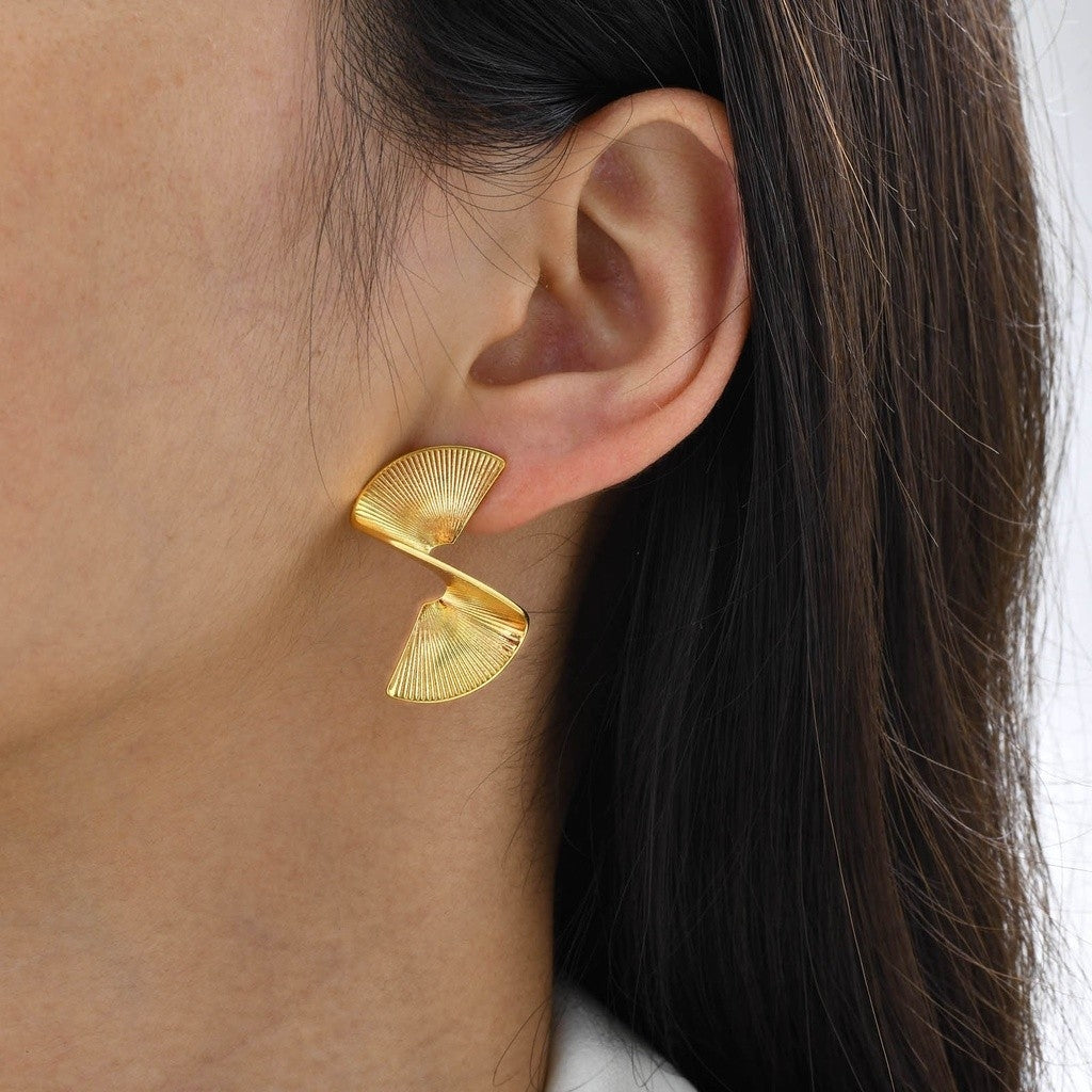 Madi Twist Earring
