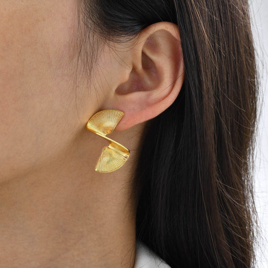 Madi Twist Earring